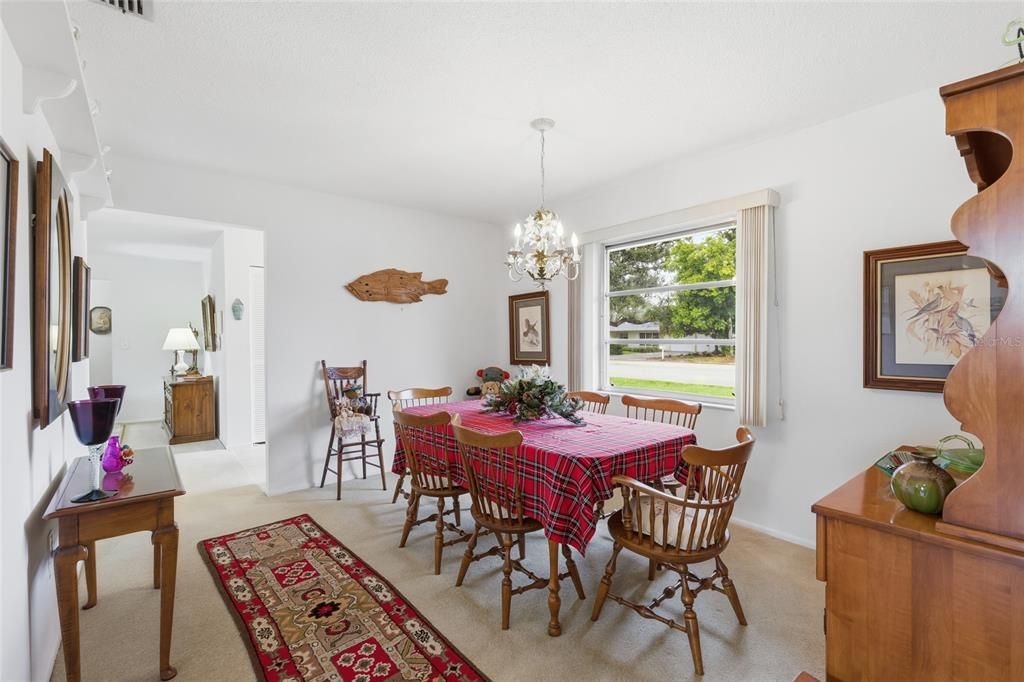 待售: $477,000 (2 贝兹, 2 浴室, 1606 平方英尺)