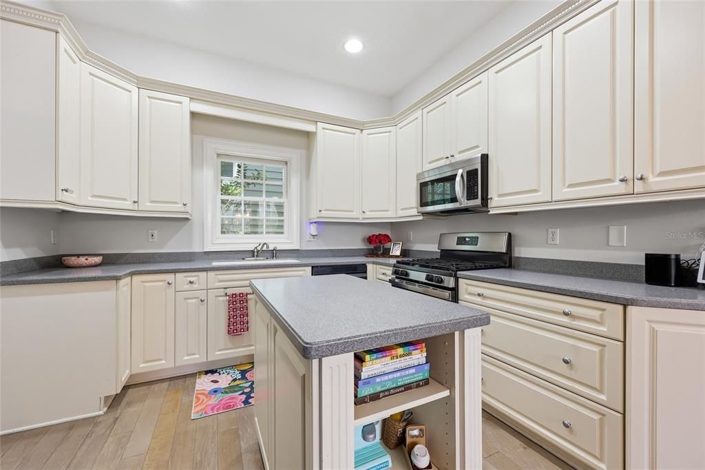 For Sale: $775,000 (4 beds, 4 baths, 2734 Square Feet)