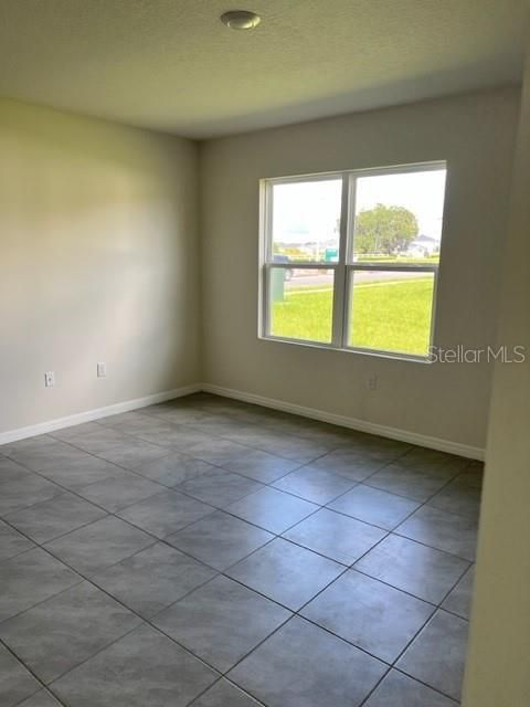 En Renta: $1,950 (4 camas, 2 baños, 1828 Pies cuadrados)