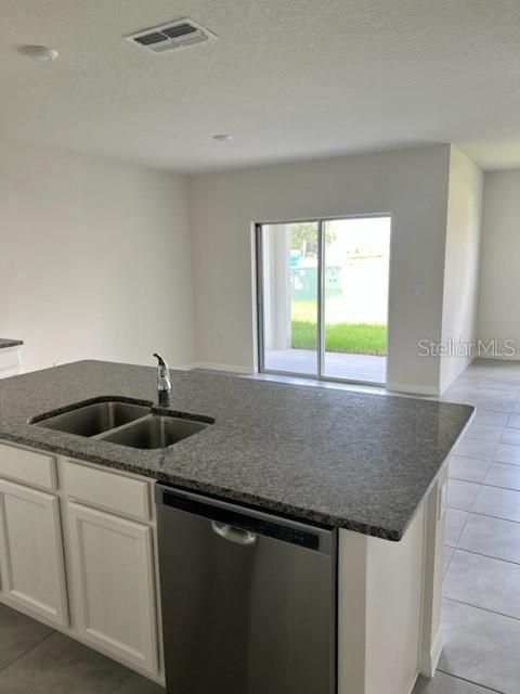 En Renta: $1,950 (4 camas, 2 baños, 1828 Pies cuadrados)