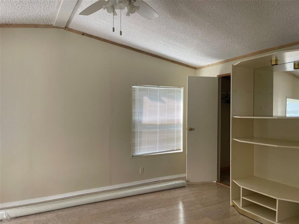 For Sale: $197,000 (3 beds, 2 baths, 1404 Square Feet)