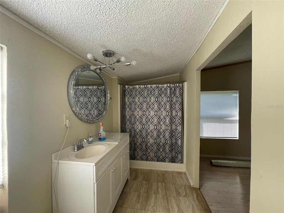 For Sale: $197,000 (3 beds, 2 baths, 1404 Square Feet)