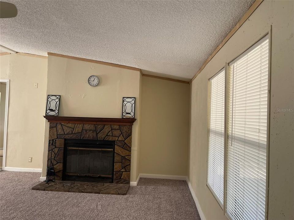 For Sale: $197,000 (3 beds, 2 baths, 1404 Square Feet)