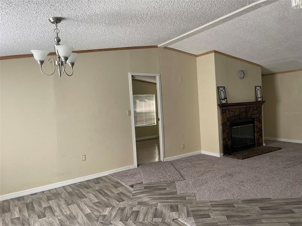 For Sale: $197,000 (3 beds, 2 baths, 1404 Square Feet)