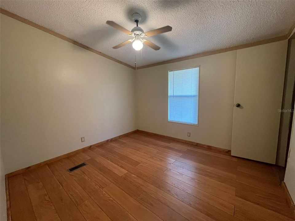 For Sale: $197,000 (3 beds, 2 baths, 1404 Square Feet)