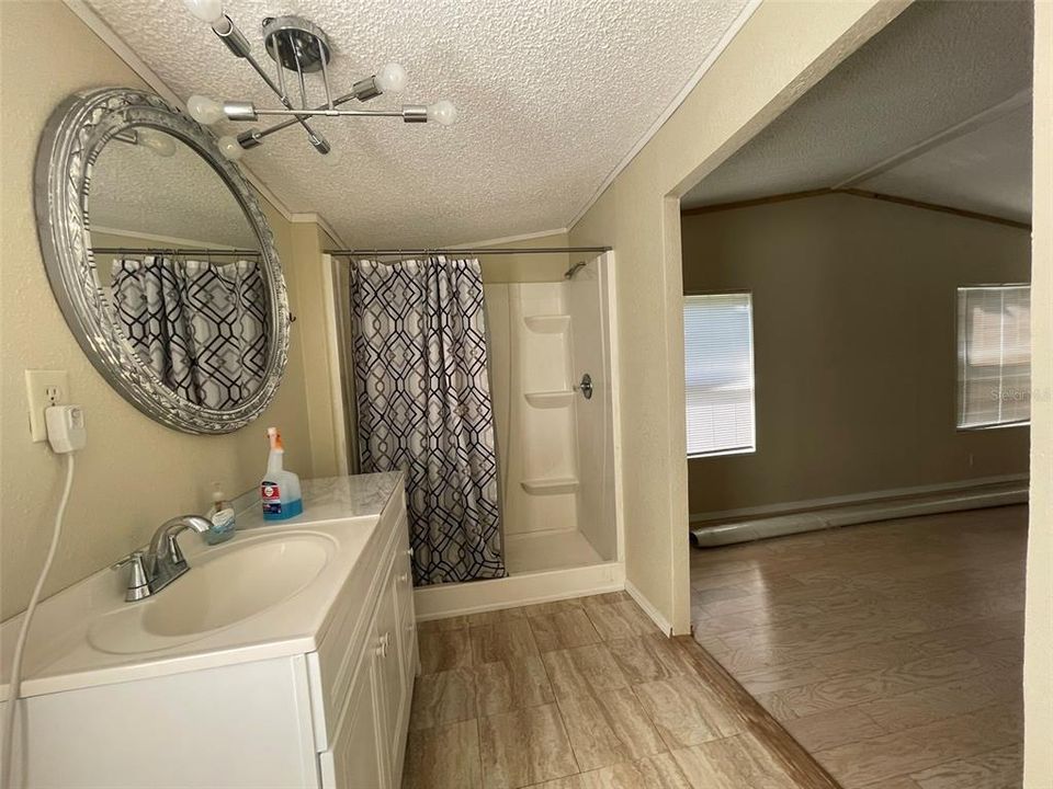 For Sale: $197,000 (3 beds, 2 baths, 1404 Square Feet)