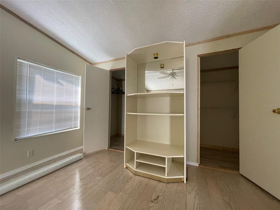 For Sale: $197,000 (3 beds, 2 baths, 1404 Square Feet)