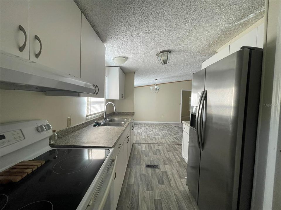 For Sale: $197,000 (3 beds, 2 baths, 1404 Square Feet)