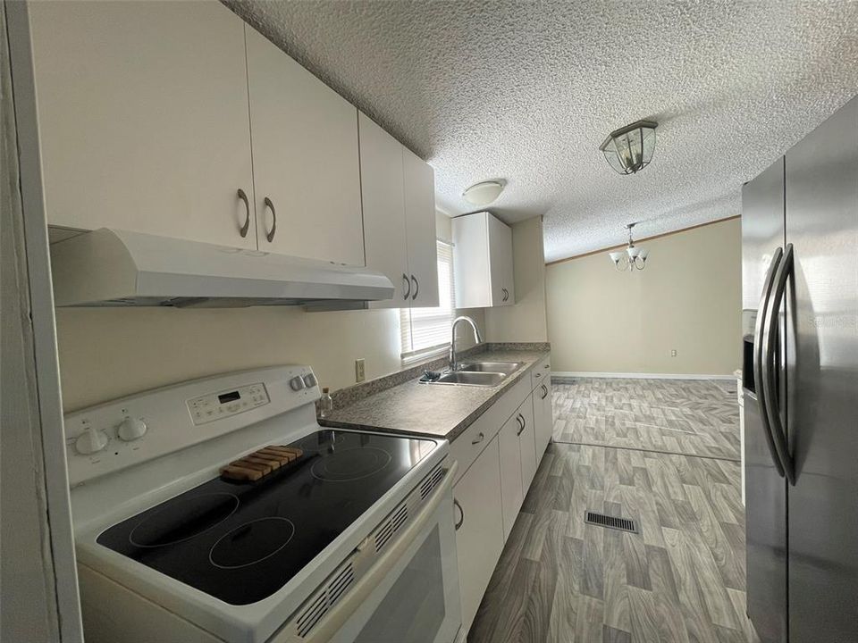 For Sale: $197,000 (3 beds, 2 baths, 1404 Square Feet)