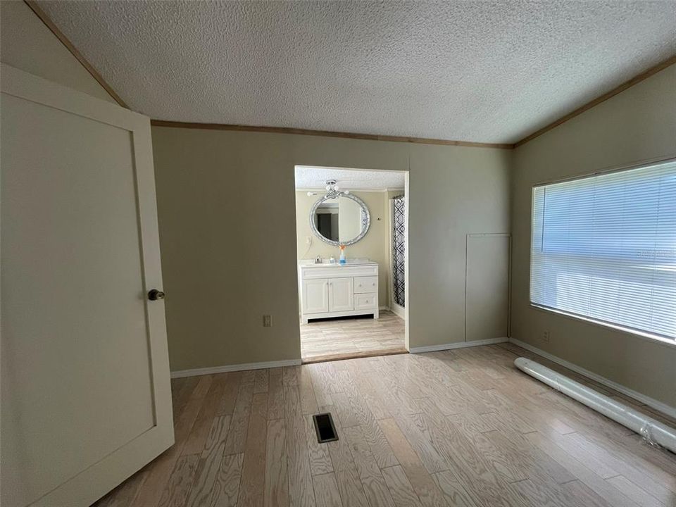 For Sale: $197,000 (3 beds, 2 baths, 1404 Square Feet)