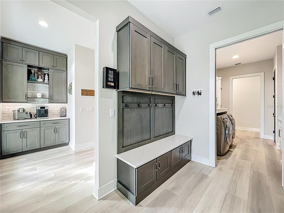 待售: $1,400,000 (4 贝兹, 4 浴室, 3912 平方英尺)