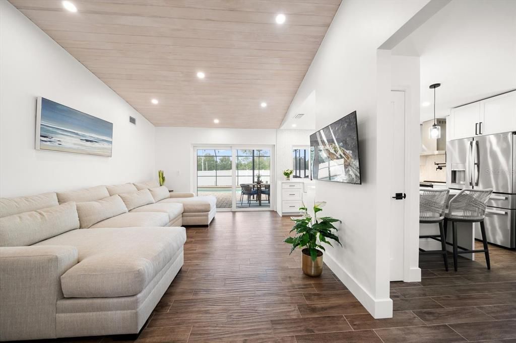 For Sale: $675,000 (3 beds, 2 baths, 1639 Square Feet)