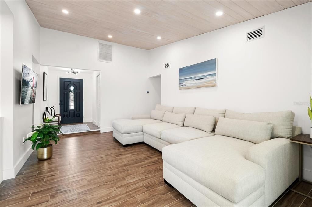 For Sale: $675,000 (3 beds, 2 baths, 1639 Square Feet)