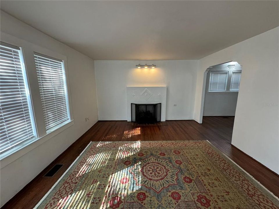 出租: $1,600 (2 贝兹, 2 浴室, 1544 平方英尺)