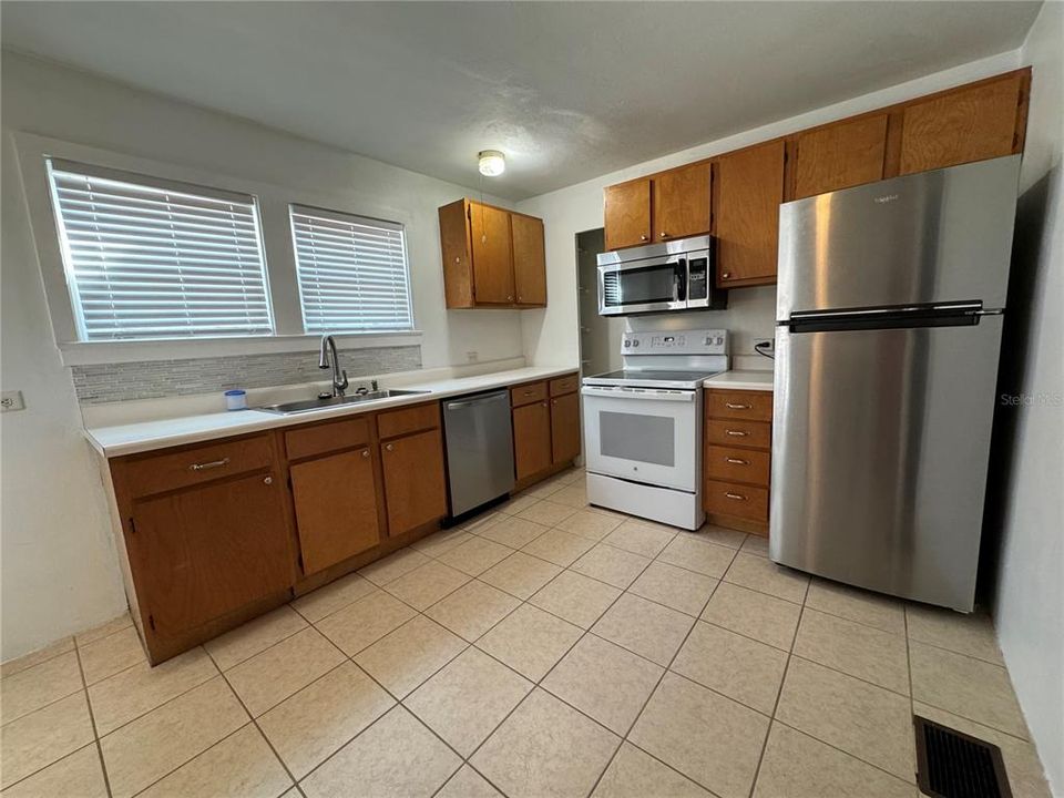 出租: $1,600 (2 贝兹, 2 浴室, 1544 平方英尺)