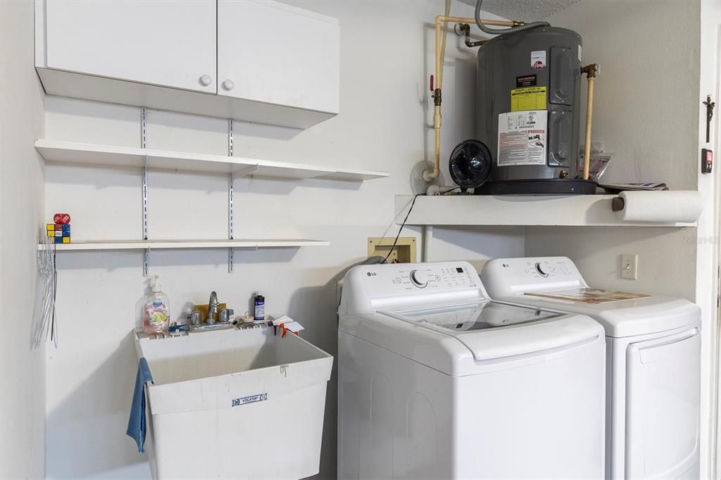 На продажу: $294,900 (2 спален, 2 ванн, 1261 Квадратных фут)