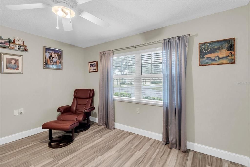 На продажу: $294,900 (2 спален, 2 ванн, 1261 Квадратных фут)