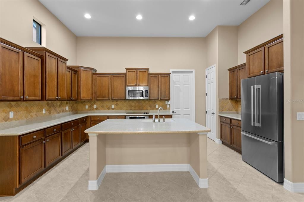 На продажу: $435,000 (3 спален, 2 ванн, 1861 Квадратных фут)