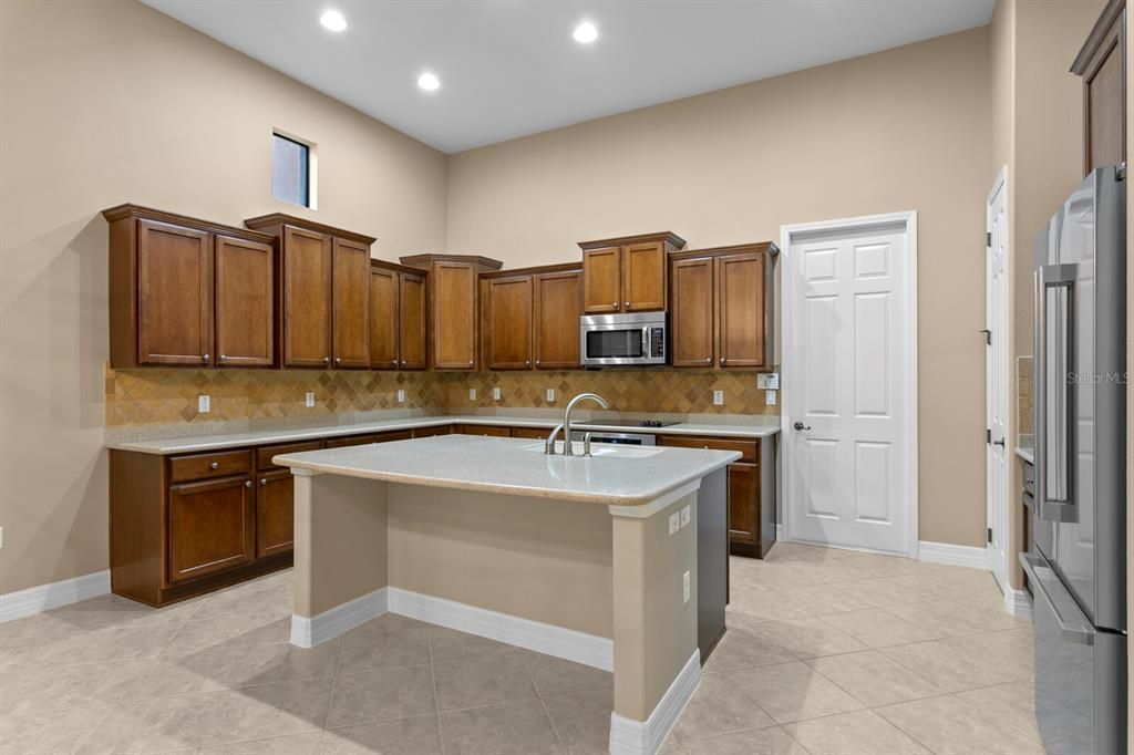 На продажу: $435,000 (3 спален, 2 ванн, 1861 Квадратных фут)