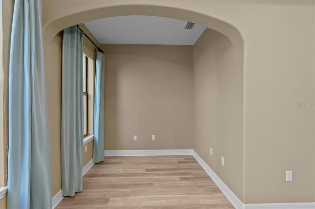 На продажу: $435,000 (3 спален, 2 ванн, 1861 Квадратных фут)