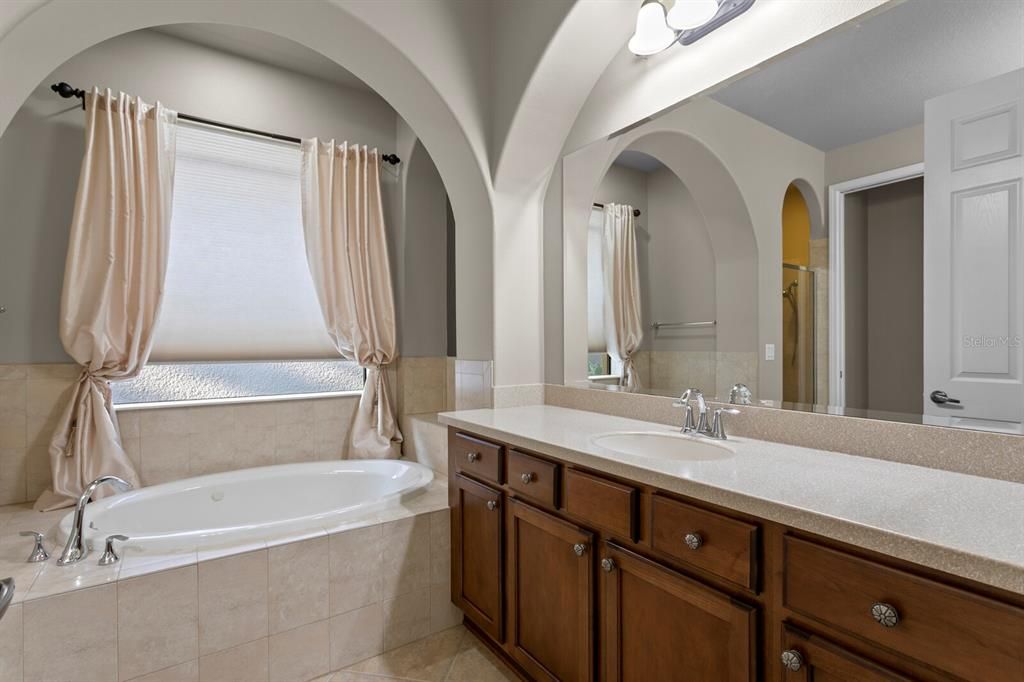 На продажу: $435,000 (3 спален, 2 ванн, 1861 Квадратных фут)