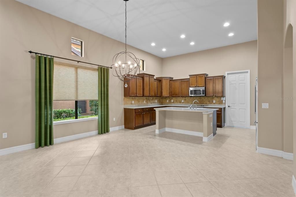 На продажу: $435,000 (3 спален, 2 ванн, 1861 Квадратных фут)