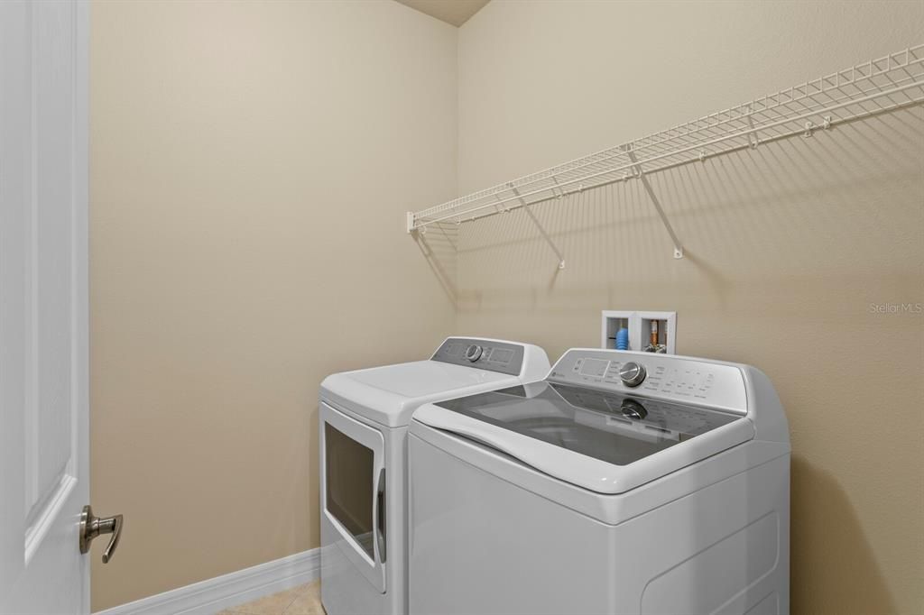 На продажу: $435,000 (3 спален, 2 ванн, 1861 Квадратных фут)