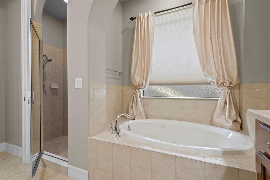 На продажу: $435,000 (3 спален, 2 ванн, 1861 Квадратных фут)