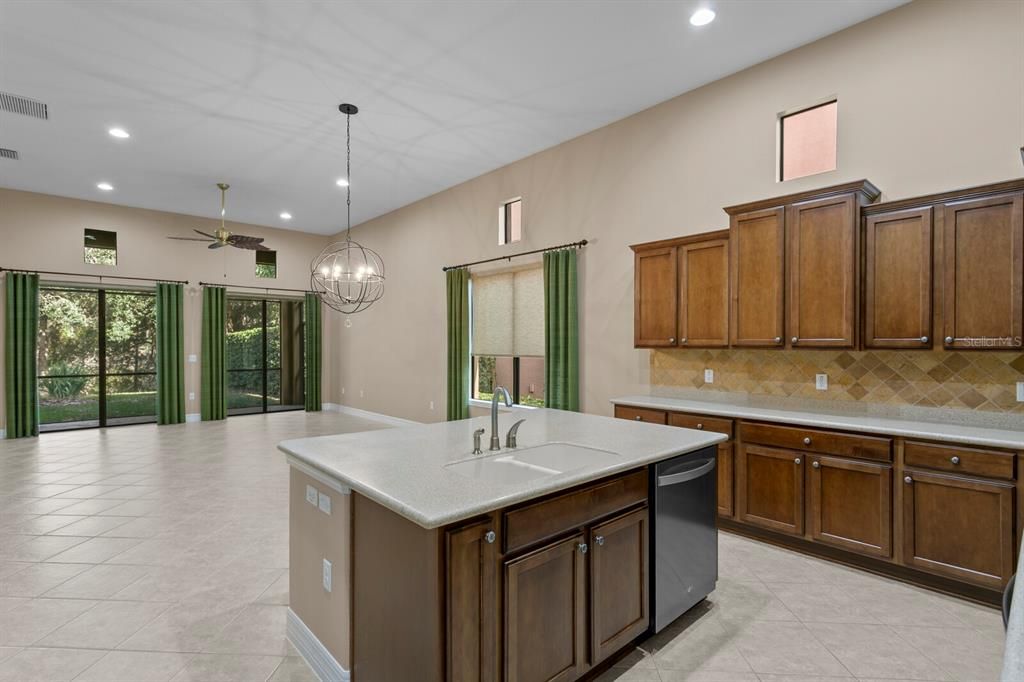 На продажу: $435,000 (3 спален, 2 ванн, 1861 Квадратных фут)