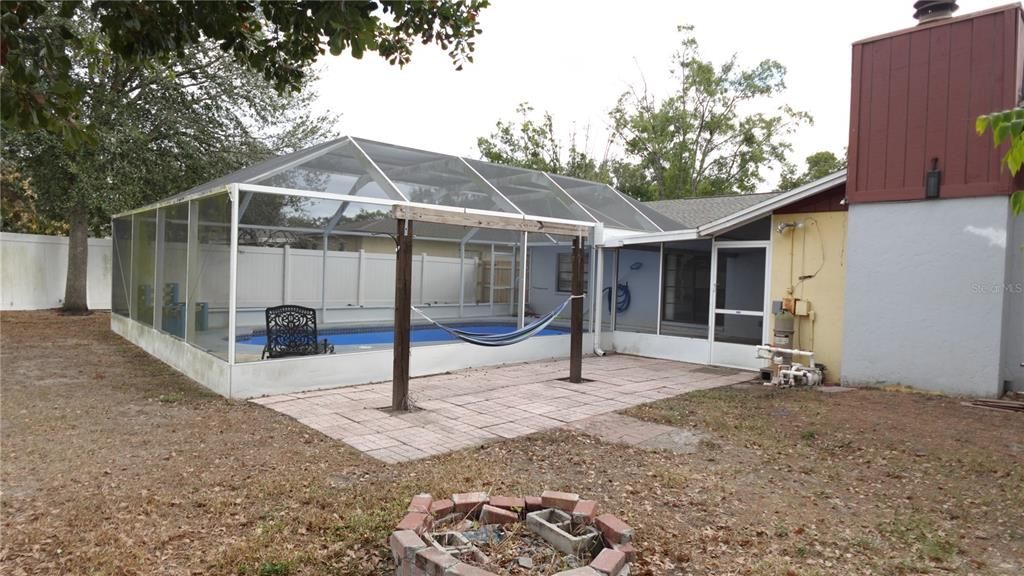 For Sale: $459,000 (5 beds, 2 baths, 2021 Square Feet)
