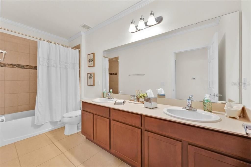 For Sale: $368,000 (3 beds, 2 baths, 1920 Square Feet)