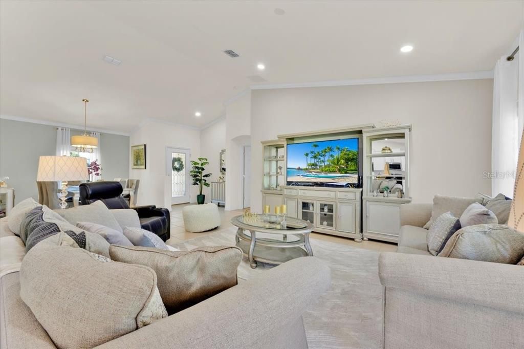 For Sale: $368,000 (3 beds, 2 baths, 1920 Square Feet)