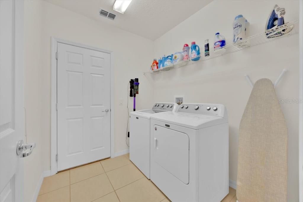 For Sale: $368,000 (3 beds, 2 baths, 1920 Square Feet)