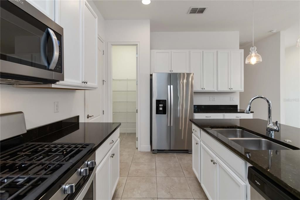 For Rent: $2,000 (2 beds, 2 baths, 1346 Square Feet)
