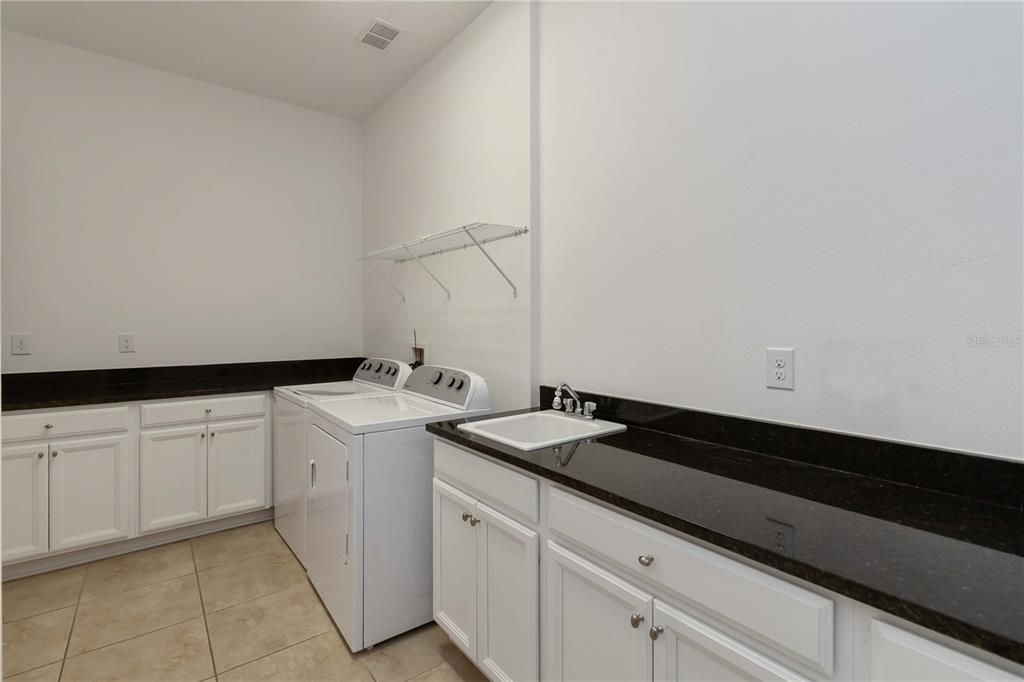 For Rent: $2,000 (2 beds, 2 baths, 1346 Square Feet)