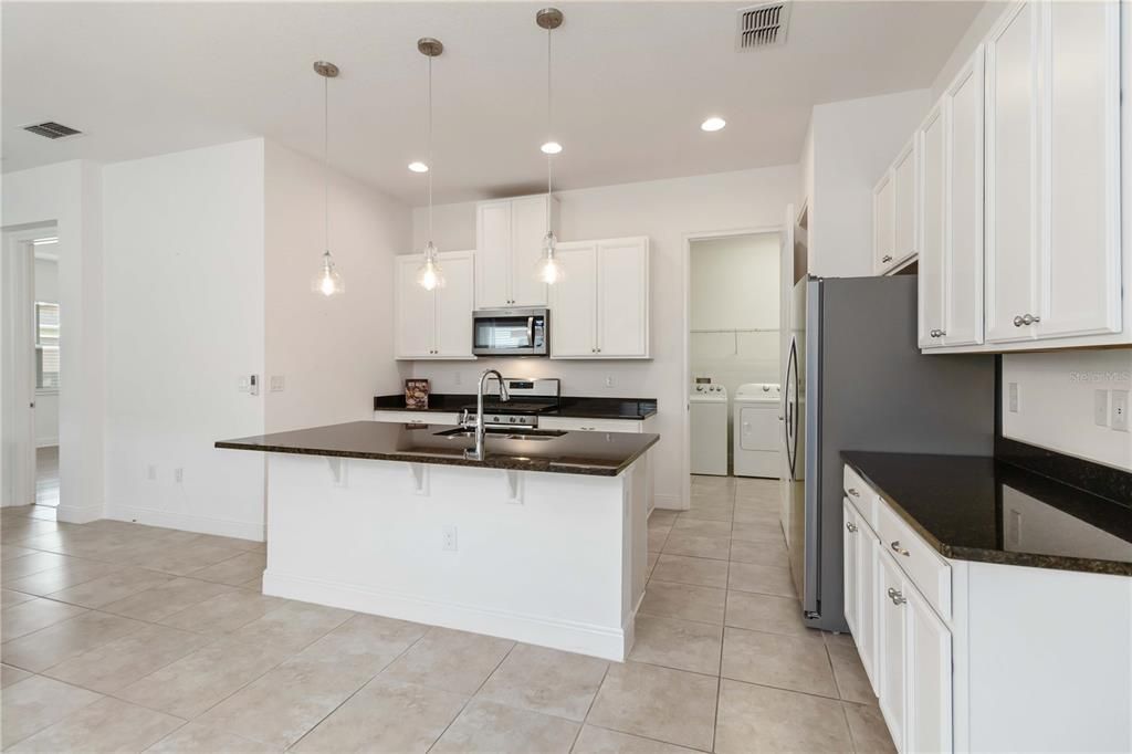 For Rent: $2,000 (2 beds, 2 baths, 1346 Square Feet)