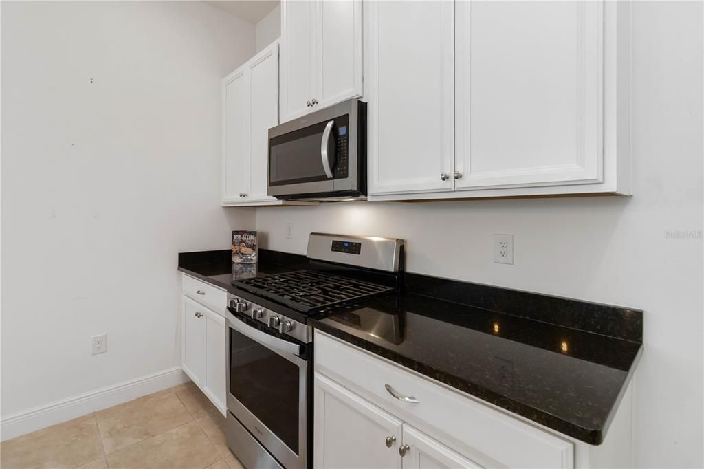 For Rent: $2,000 (2 beds, 2 baths, 1346 Square Feet)