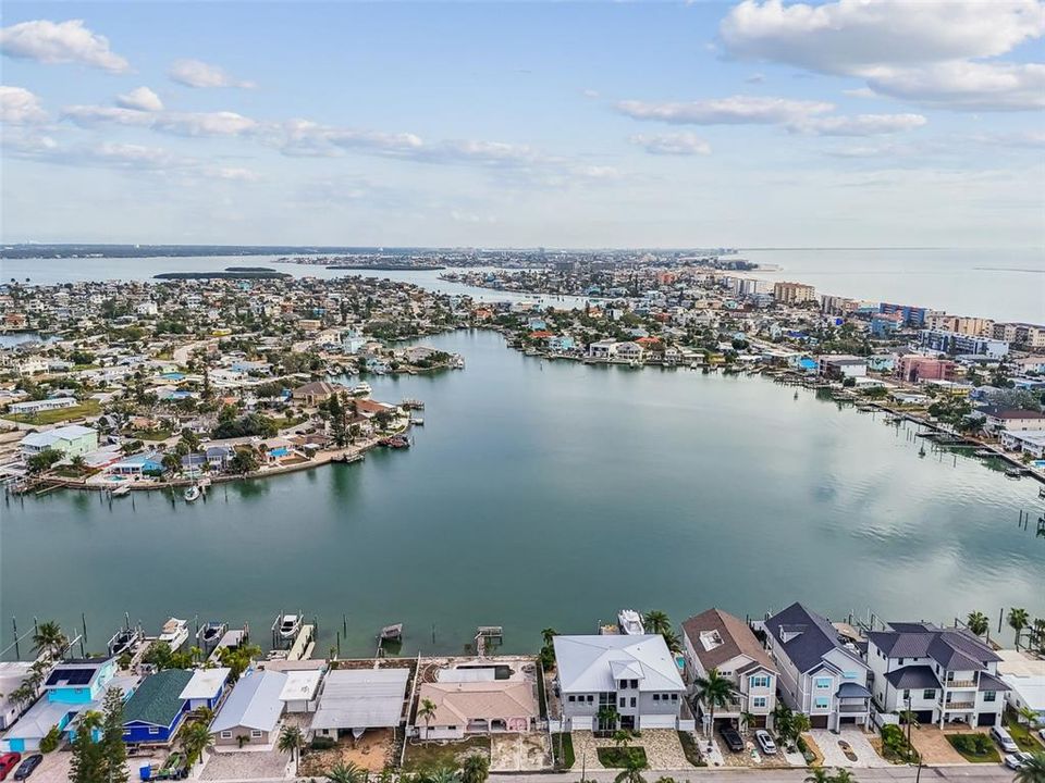 En Venta: $875,000 (3 camas, 2 baños, 2028 Pies cuadrados)