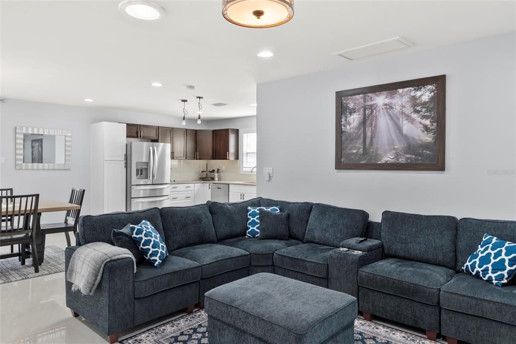 For Sale: $1,098,000 (3 beds, 2 baths, 1876 Square Feet)