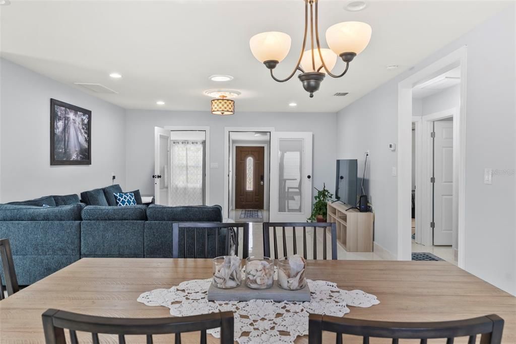 For Sale: $1,098,000 (3 beds, 2 baths, 1876 Square Feet)