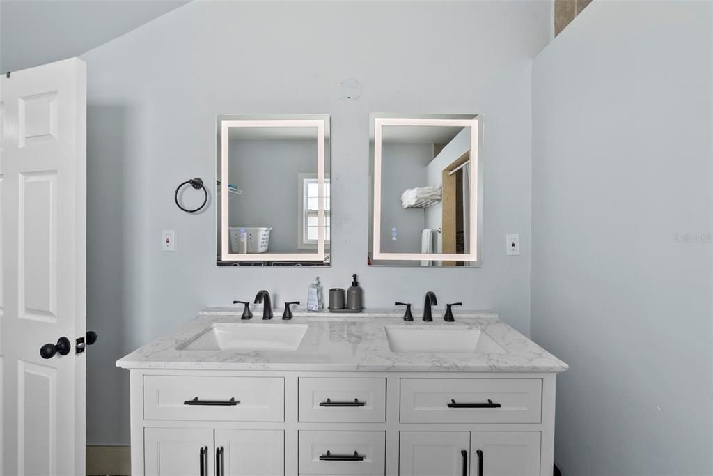 For Sale: $1,098,000 (3 beds, 2 baths, 1876 Square Feet)