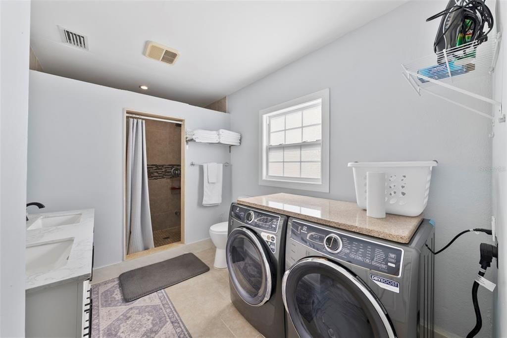 For Sale: $1,098,000 (3 beds, 2 baths, 1876 Square Feet)