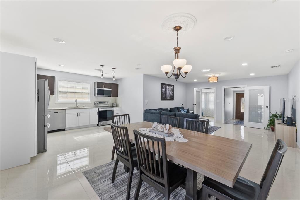 For Sale: $1,098,000 (3 beds, 2 baths, 1876 Square Feet)