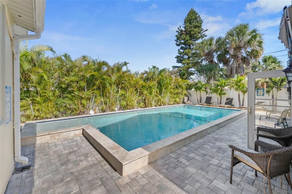 For Sale: $1,098,000 (3 beds, 2 baths, 1876 Square Feet)