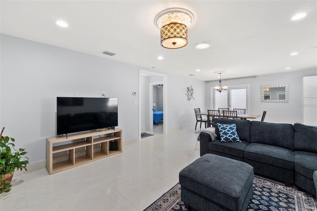 For Sale: $1,098,000 (3 beds, 2 baths, 1876 Square Feet)