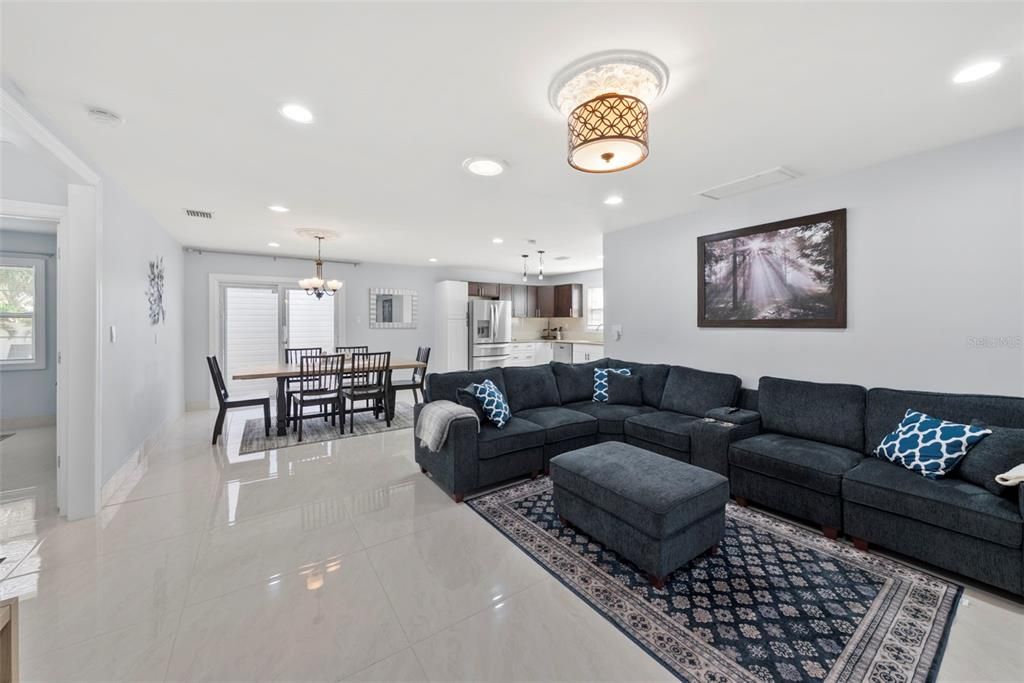 For Sale: $1,098,000 (3 beds, 2 baths, 1876 Square Feet)