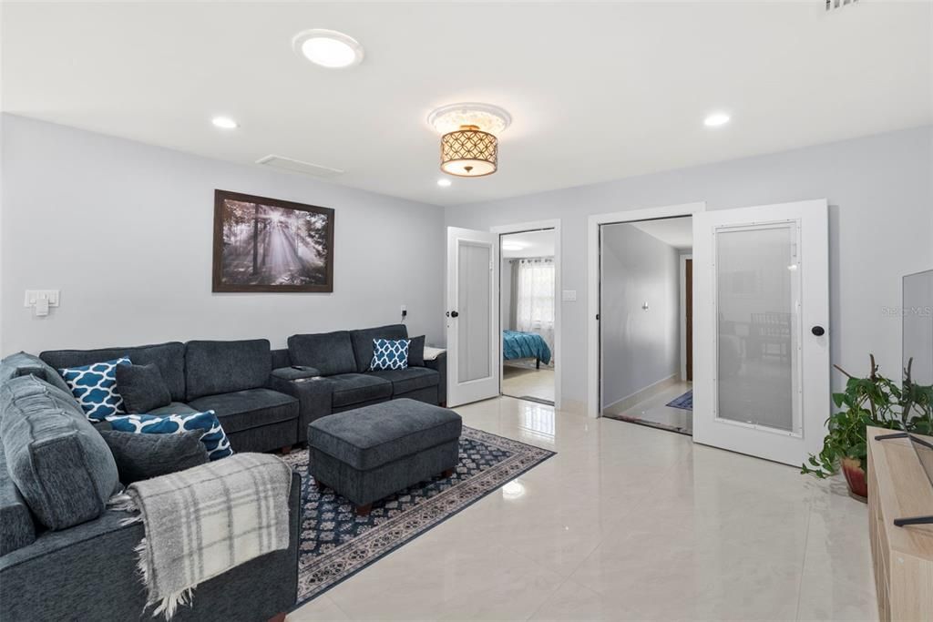 For Sale: $1,098,000 (3 beds, 2 baths, 1876 Square Feet)