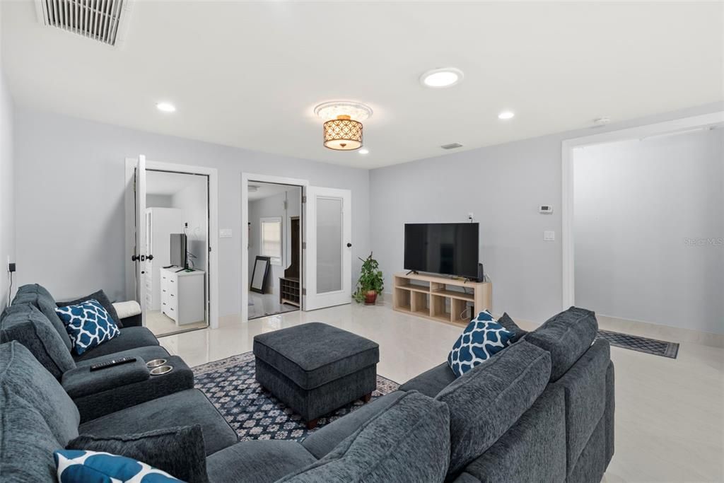 For Sale: $1,098,000 (3 beds, 2 baths, 1876 Square Feet)