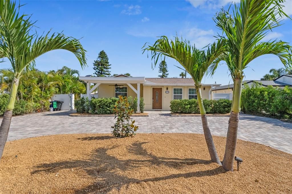 For Sale: $1,098,000 (3 beds, 2 baths, 1876 Square Feet)