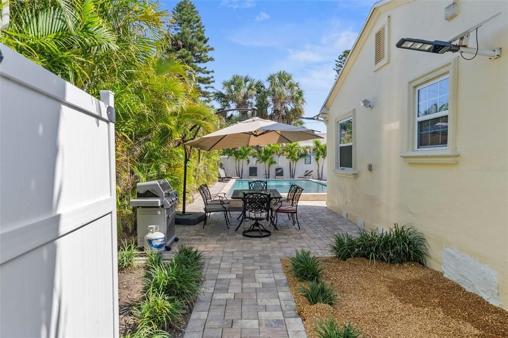 For Sale: $1,098,000 (3 beds, 2 baths, 1876 Square Feet)